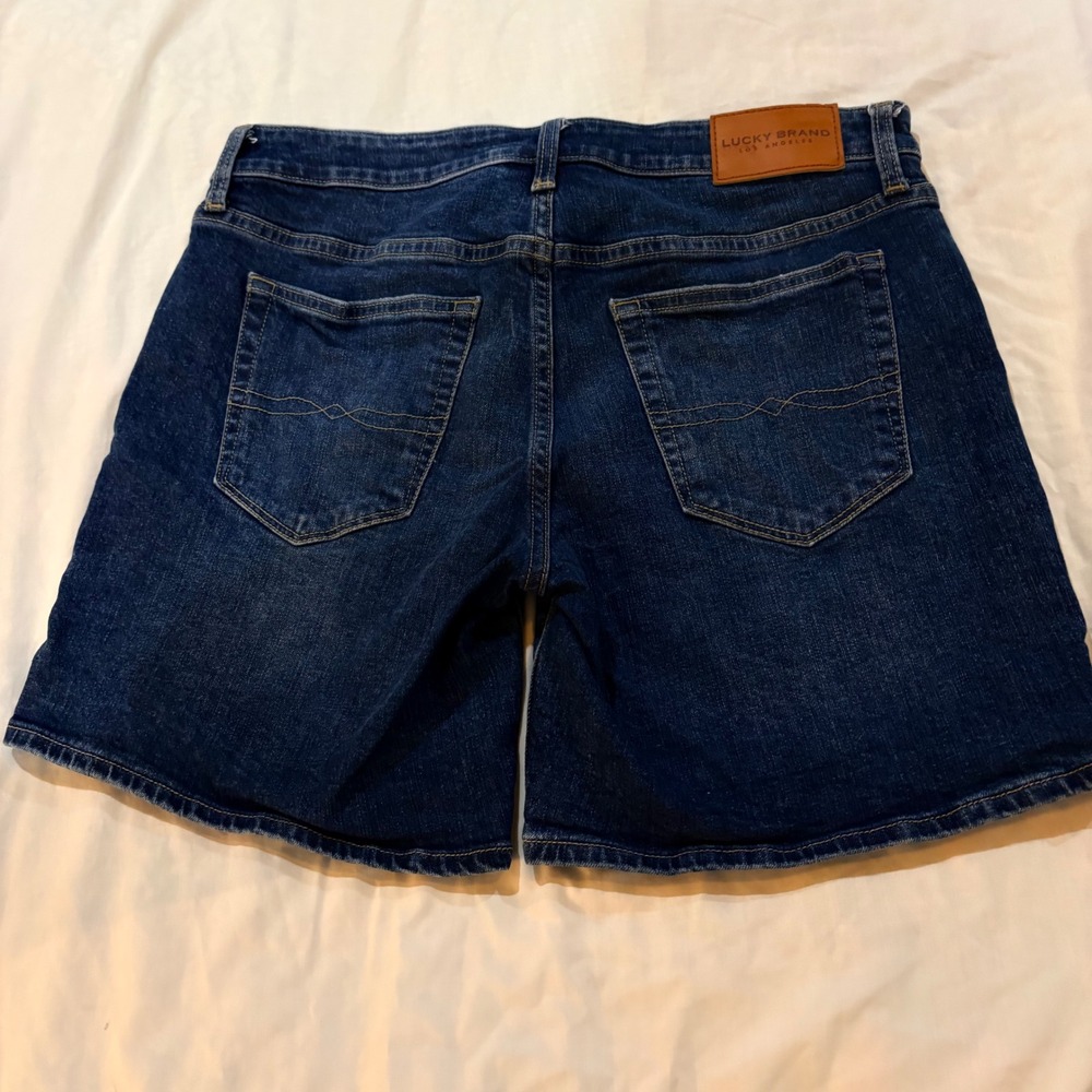 Lucky Brand Womens Dark Wash Button Fly Denim Shorts Size 8/29 Stretch 7 Inseam - Picture 3 of 8